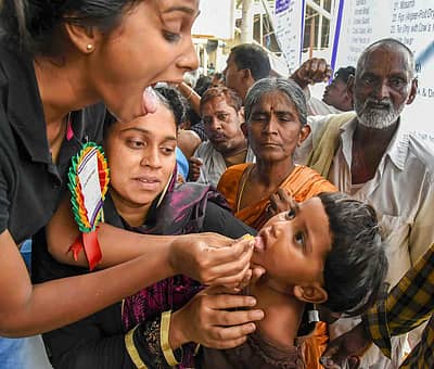 ಸುಮಾರು 100 ವರ್ಷಗಳಿಂದ ಬತಿನಿ ಕುಟುಂಬ ಪ್ರತಿ ವರ್ಷದ 'ಮೃಗಶಿರ ಕಾರ್ತಿ'ಯ ದಿನದಂದು 'ಮೀನು ಪ್ರಸಾದ' (ಮೂರ್ರೆಲ್ ಮೀನು ಮತ್ತು ಗಿಡಮೂಲಿಕೆಗಳನ್ನು ಒಳಗೊಂಡ ಹಿಟ್ಟು) ವಿತರಿಸುತ್ತದೆ. 
