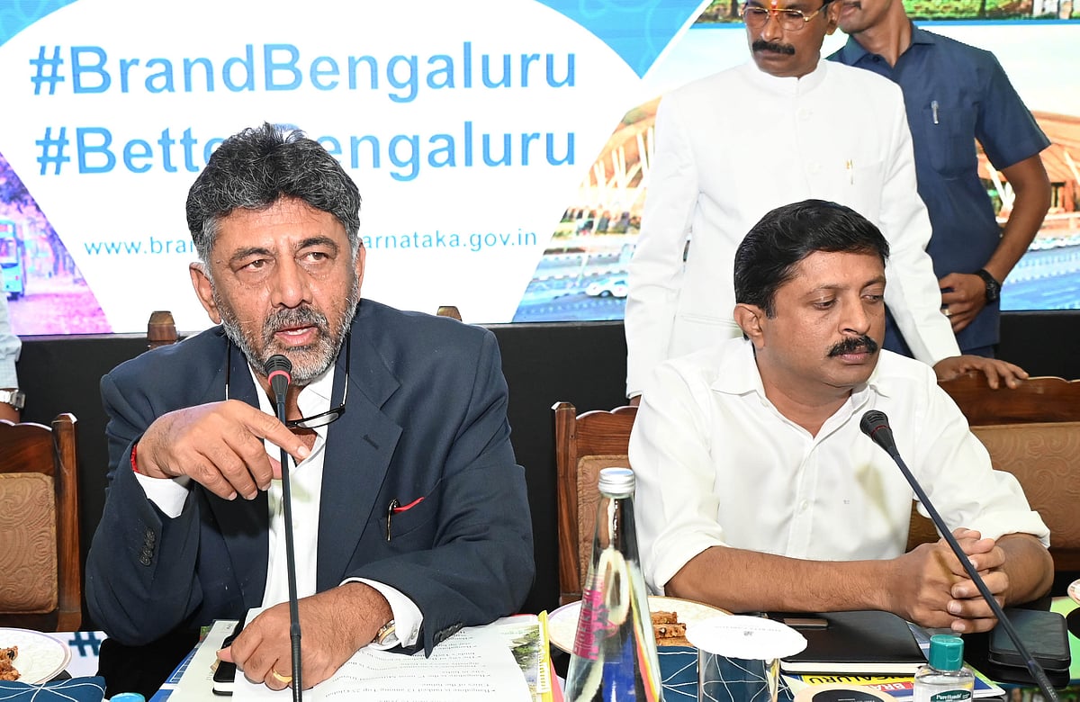 ಮೇಕೆದಾಟು ಯೋಜನೆ ಸ್ಥಿತಿ: ಜಲ ಸಂಪನ್ಮೂಲ ಇಲಾಖೆ ಅಧಿಕಾರಿಗಳಿಂದ ಮಾಹಿತಿ ಪಡೆದ ಡಿಕೆಶಿ