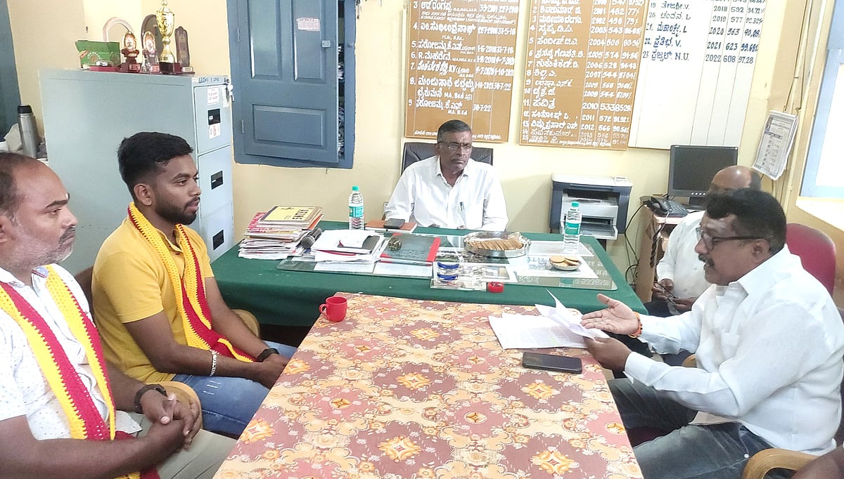 ದೊಡ್ಡಬಳ್ಳಾಪುರ: ಖಾಸಗಿ ಶಾಲೆಗಳಲ್ಲಿ ಅಧಿಕ ಶುಲ್ಕ ವಸೂಲಿ; ಕಡಿವಾಣಕ್ಕೆ ಆಗ್ರಹ