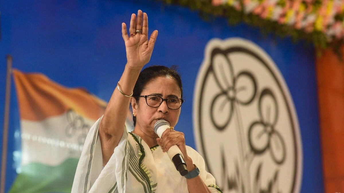 ಬಿಎಸ್ಎಫ್‌ ಯೋಧರು ಪಕ್ಷಾತೀತವಾಗಿ ಕರ್ತವ್ಯ ನಿರ್ವಹಿಸಬೇಕು: ಮಮತಾ ಬ್ಯಾನರ್ಜಿ