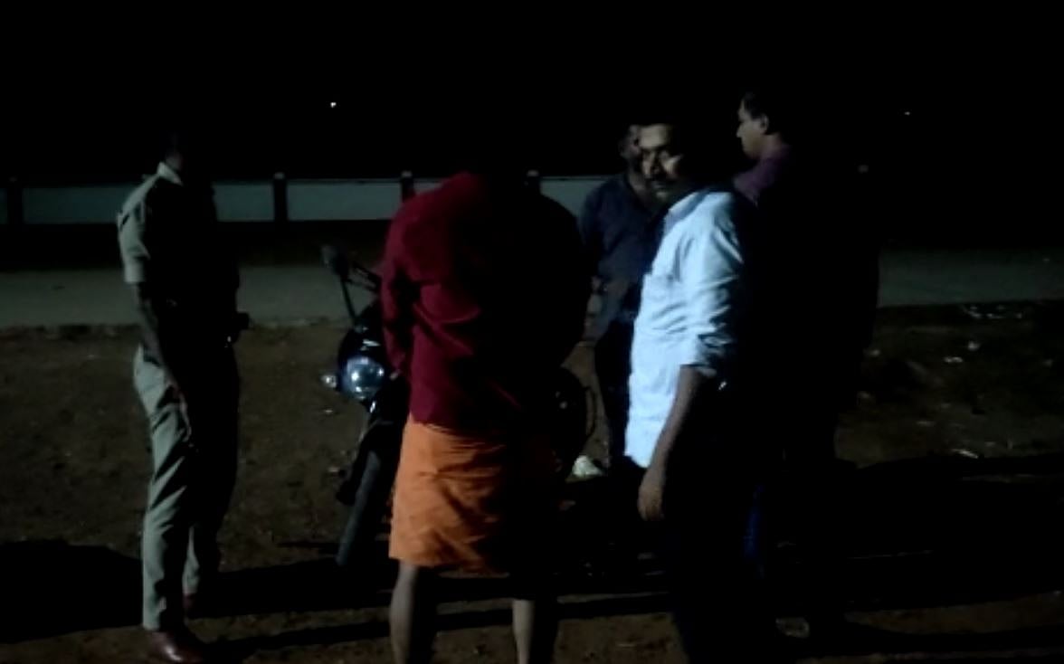 ಉಳ್ಳಾಲ| ಸೋಮೇಶ್ವರ ಬೀಚ್‌ನಲ್ಲಿ ಮತೀಯ‌ ಗೂಂಡಾಗಿರಿ: ನಾಲ್ವರು ವಶಕ್ಕೆ