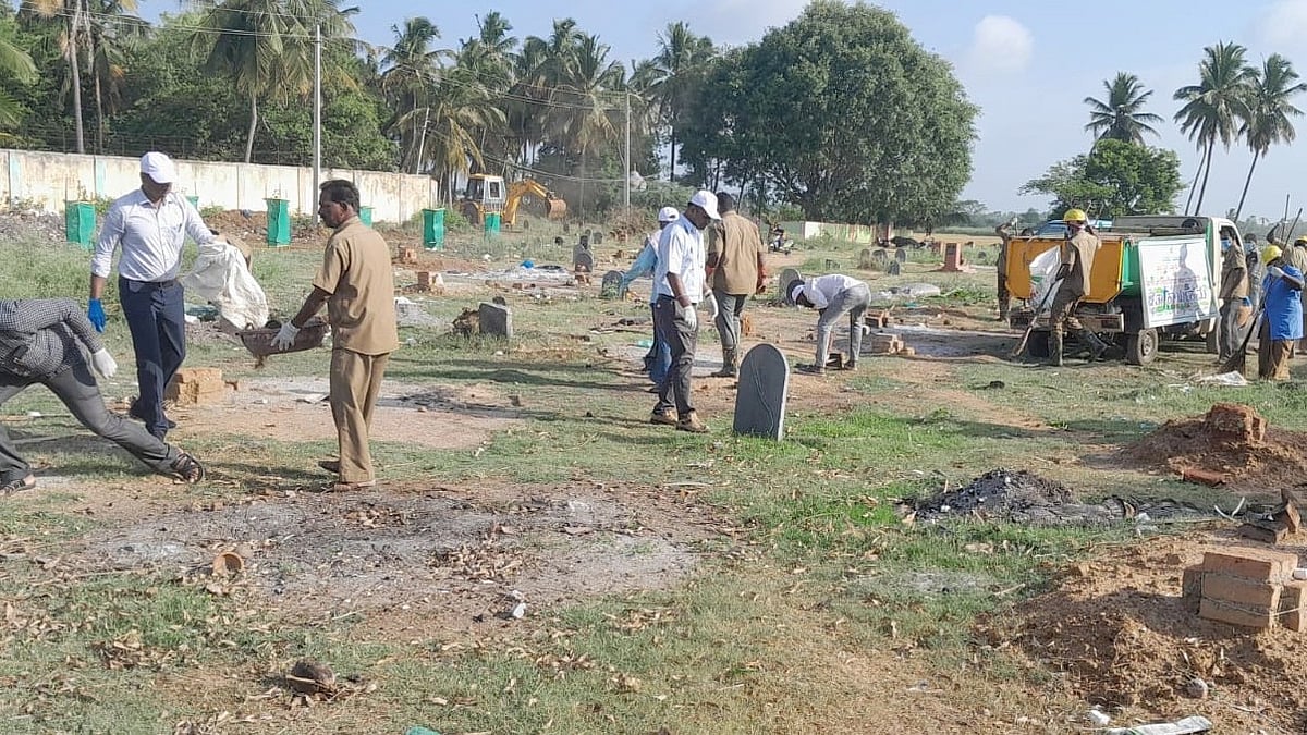 ಮಳವಳ್ಳಿ: ಸ್ಮಶಾನದಲ್ಲಿ ‘ನನ್ನ ಲೈಫ್’ ಅಭಿಯಾನ