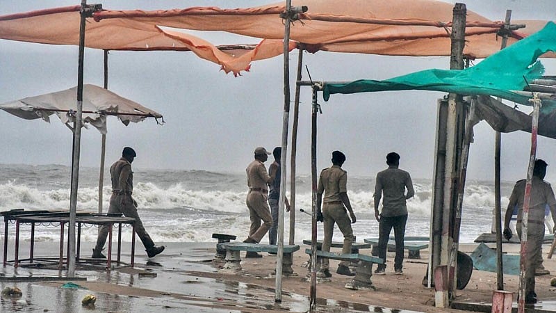 ಗುಜರಾತ್‌ನಲ್ಲಿ ಬಿಪೊರ್‌ಜಾಯ್ ಅಬ್ಬರ | ಕರಾವಳಿಯಲ್ಲಿ ಭಾರಿ ಮಳೆ, ಭೂಕುಸಿತ; ಎರಡು ಸಾವು