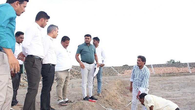 ಕೊಲ್ಹಾರ: ಕೇಂದ್ರ ಜಲಶಕ್ತಿ ತಂಡ ಭೇಟಿ, ಪರಿಶೀಲನೆ