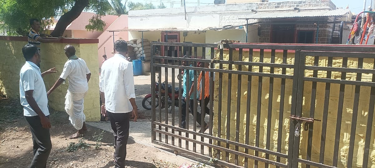 ಗುಳೇದಗುಡ್ಡ| ಮಕ್ಕಳ ಮೇಲೆ ಬಿದ್ದಿದ್ದ ಗೇಟ್ ದುರಸ್ತಿಗೆ ಸೂಚನೆ