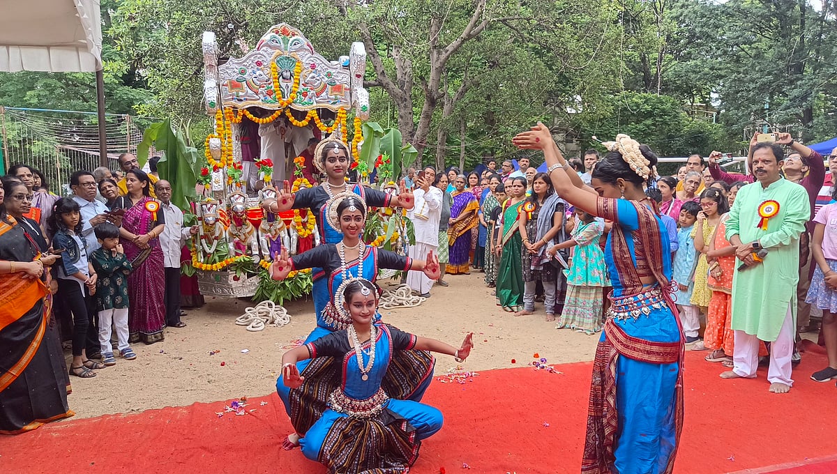 ಸೌತ್‌ ಸಿಟಿ ಅಪಾರ್ಟ್‌ಮೆಂಟ್‌ನಲ್ಲಿ ಸಂಭ್ರಮದ ರಥಯಾತ್ರೆ