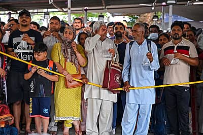 ಹಲವು ರಾಜ್ಯಗಳಿಂದ ಬರುವ ಲಕ್ಷಾಂತರ ಜನರಿಗೆ ಯಾವುದೇ ತೊಂದರೆಯಾಗದಂತೆ ಸರ್ಕಾರ ಕ್ರಮ ಕೈಗೊಂಡಿದೆ. ಬತಿನಿ ಹರಿನಾಥಗೌಡ ಅವರ ಕುಟುಂಬಸ್ಥರು ನೀಡುವ ‘ಮೀನು ಪ್ರಸಾದ’ದಲ್ಲಿ ಜನರಿಗೆ ಅಪಾರ ನಂಬಿಕೆ ಇದೆ ಎಂದು ಸಚಿವ ಶ್ರೀನಿವಾಸ್‌ ಅಭಿಪ್ರಾಯಪಟ್ಟಿದ್ದಾರೆ. 
