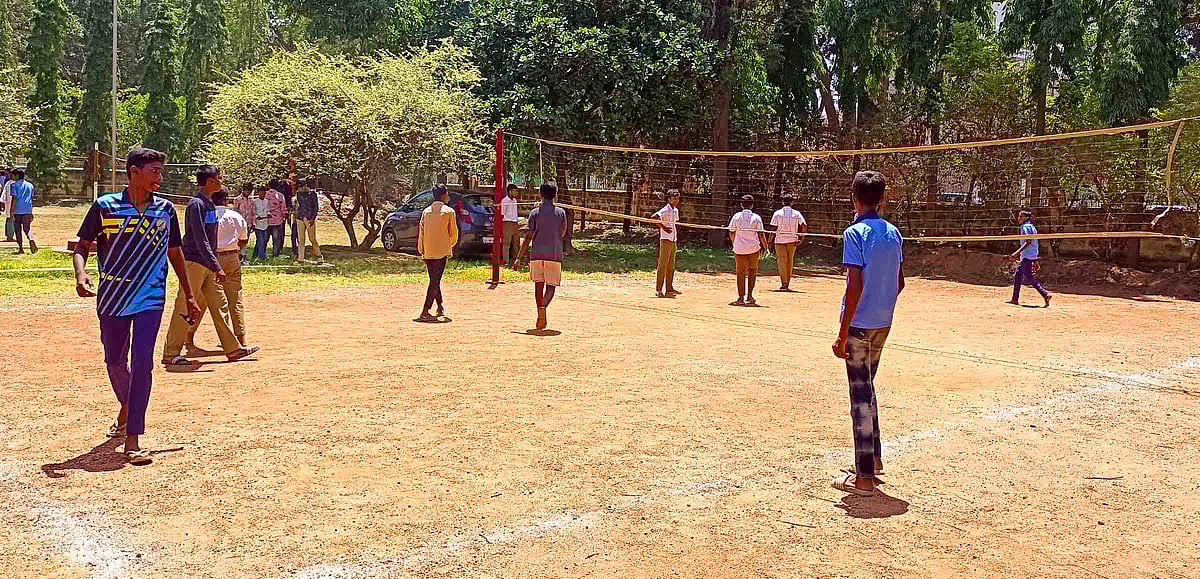 ಪ್ರೌಢಶಾಲೆಯಲ್ಲಿ ಮೂರು ವರ್ಷದಿಂದಿಲ್ಲಾ ದೈಹಿಕ ಶಿಕ್ಷಕರು  