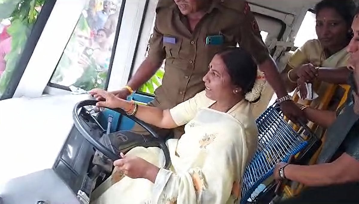 ಮಹಿಳೆಯರಿಗೆ ಉಚಿತ ಪ್ರಯಾಣ: ಬಸ್ ಚಲಾಯಿಸಿದ ಕೆಜಿಎಫ್ ಶಾಸಕಿ ರೂಪಕಲಾ