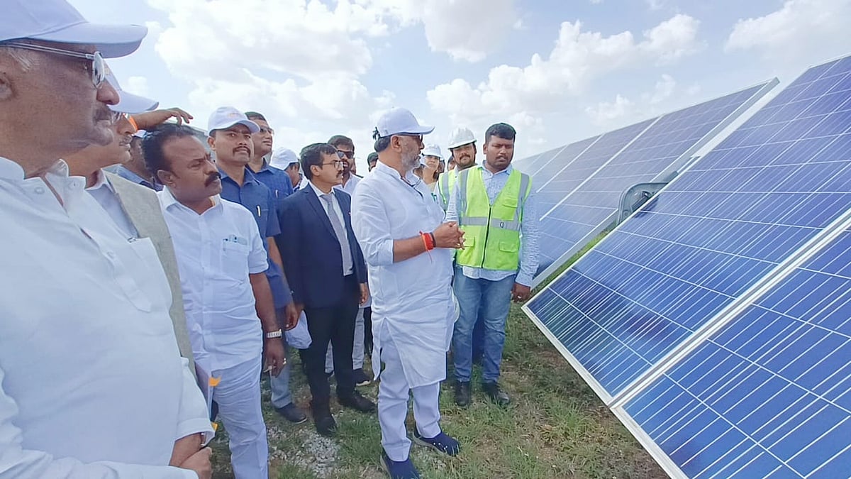 ಪಾವಗಡ | ಹೆಚ್ಚುವರಿಯಾಗಿ 10 ಸಾವಿರ ಎಕರೆ ಪ್ರದೇಶದಲ್ಲಿ ಸೋಲಾರ್ ಪಾರ್ಕ್: ಡಿಕೆಶಿ

