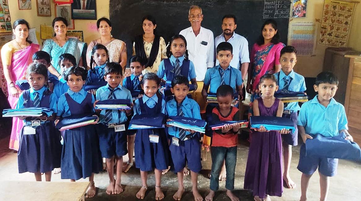 ನಡ್ಯೋಡಿ: ಶಾಲಾ ಮಕ್ಕಳಿಗೆ ಸಮವಸ್ತ್ರ ವಿತರಣೆ 