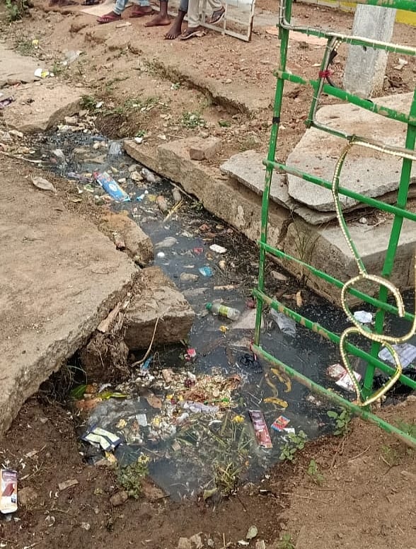  ಕನ್ನಸಂದ್ರದಲ್ಲಿ  ವರ್ಷದಿಂದ ಸ್ವಚ್ಛಗೊಳ್ಳದ ಚರಂಡಿ