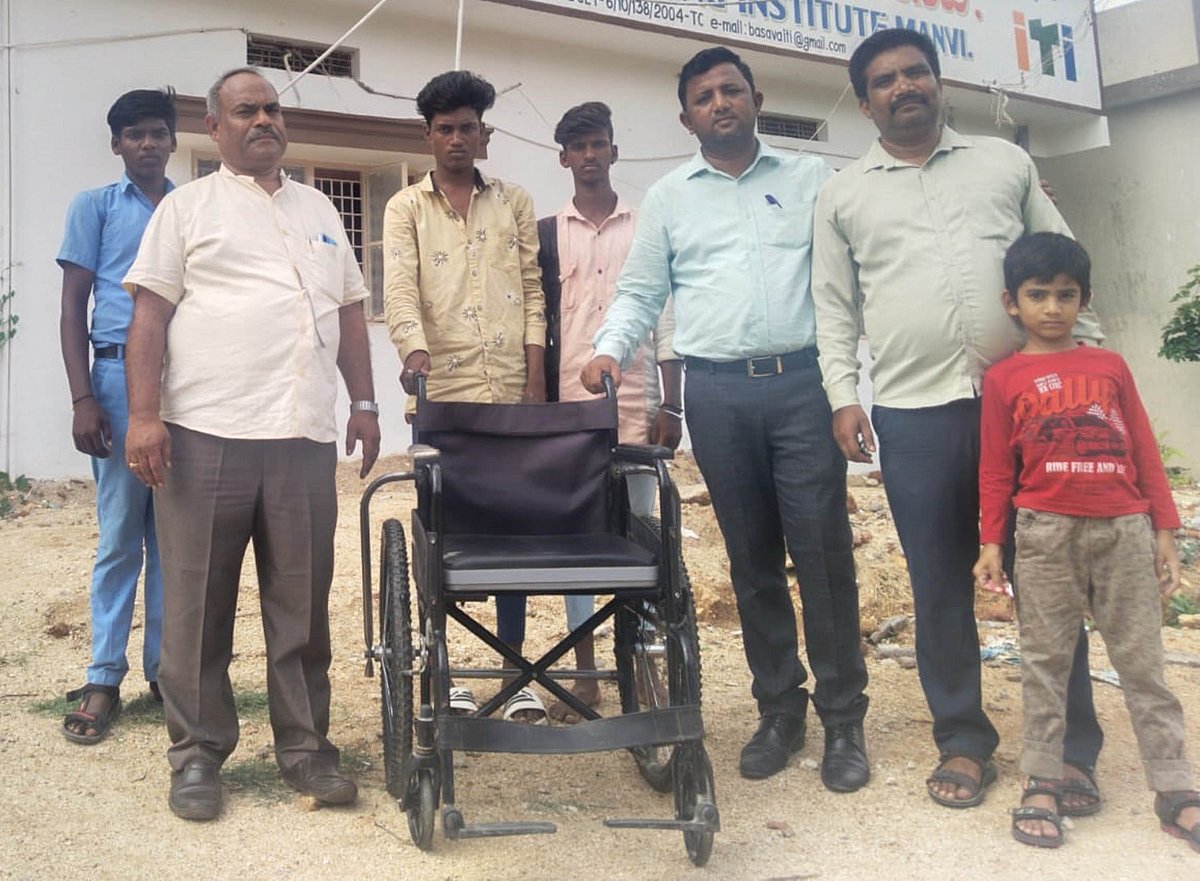 ಮಾನ್ವಿ: ಐಟಿಐ ವಿದ್ಯಾರ್ಥಿಗಳಿಂದ ವ್ಹೀಲ್ ಚೇರ್ ತಯಾರಿಕೆ