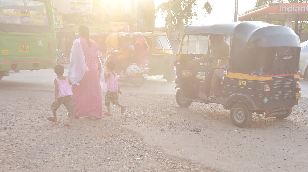 ಉಸಿರುಗಟ್ಟಿಸುವ ಧೂಳು: ಜನರಿಗೆ ಸಂಕಟ