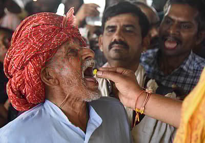 ‘ಮೀನಿನ ಪ್ರಸಾದ’ದಲ್ಲಿನ ಔಷಧೀಯ ಗುಣಗಳನ್ನು ವಿಜ್ಞಾನಿಗಳು, ವಿಚಾರವಾದಿಗಳು ಮತ್ತು ಇತರರು ಪ್ರಶ್ನೆ ಕೂಡ ಮಾಡಿದ್ದಾರೆ. ಆದರೆ, ‘ಪ್ರಸಾದ’ ಸ್ವೀಕರಿಸಲು ಪ್ರತಿ ವರ್ಷ ಸಾವಿರಾರು ಜನರು ಹೈದರಾಬಾದ್‌ಗೆ ಆಗಮಿಸುತ್ತಾರೆ.