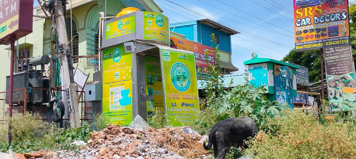 ರಾಮನಗರ| ನಿರ್ವಹಣೆ ಇಲ್ಲದೆ ಪಾಳುಬಿದ್ದ ‘ಇ–ಟಾಯ್ಲೆಟ್’