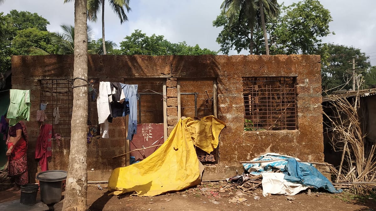 ಯಲ್ಲಾಪುರ: ಬಿಡುಗಡೆಯಾಗದ ಕಂತು, ಅರ್ಧಕ್ಕೇ ನಿಂತ ರಾಜೀವ ವಸತಿ ನಿಗಮದ ಮನೆ