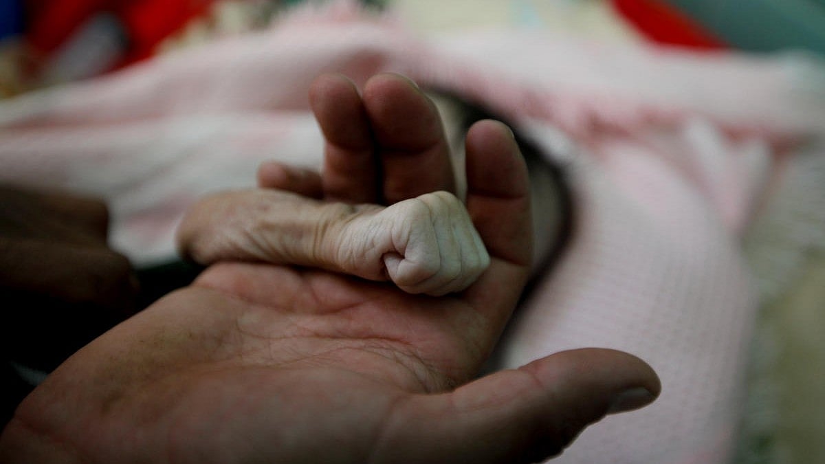 ಸಿಸೇರಿಯನ್ ಕೇಳಿದರೂ ಸಾಮಾನ್ಯ ಹೆರಿಗೆ ಮಾಡಿಸಿ ಸಮಸ್ಯೆ ತಂದಿಟ್ಟ ಹಾಸನದ ಆಸ್ಪತ್ರೆಗೆ ದಂಡ