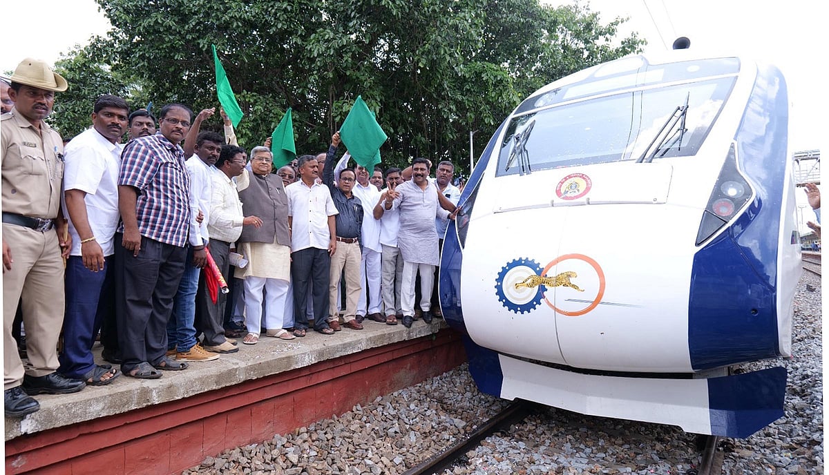 ರಾಣೆಬೆನ್ನೂರು: ಒಂದೇ ಭಾರತ್‌ ಎಕ್ಸ್‌ಪ್ರೆಸ್‌ಗೆ ಅದ್ದೂರಿ ಸ್ವಾಗತ