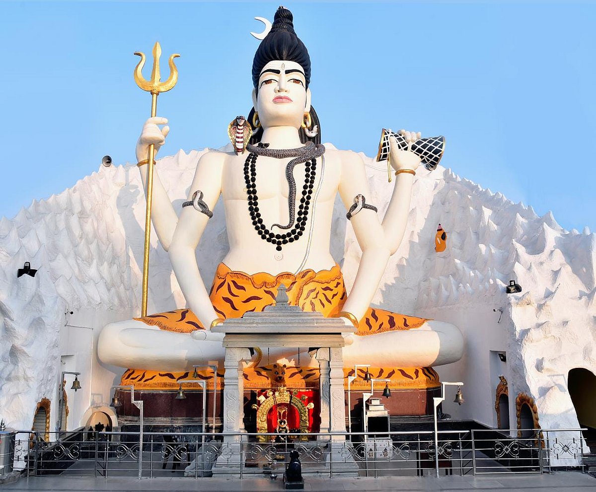 ಕಣ್ಮನ ಸೆಳೆಯುತ್ತಿರುವ ಶಿವನ ಮೂರ್ತಿ