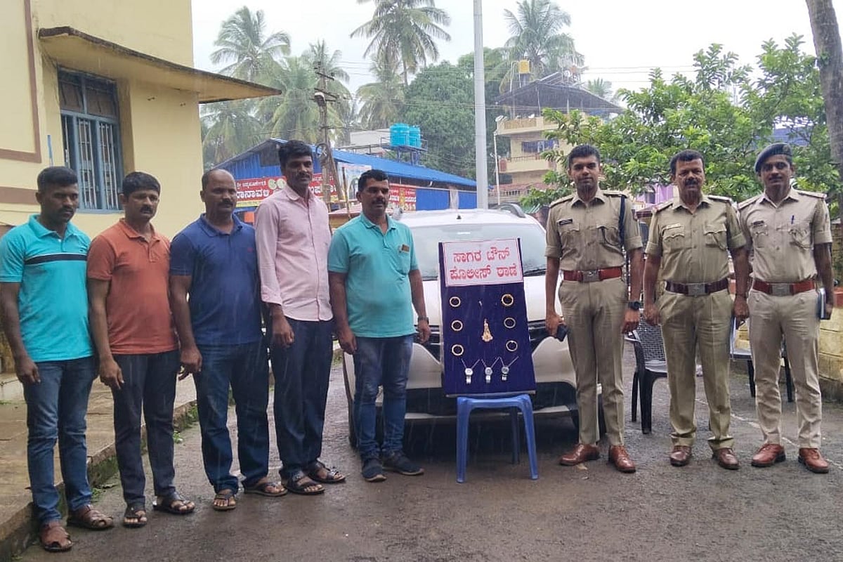 ಮೂವರು ಕಳ್ಳರ ಬಂಧನ: ₹ 7.45 ಲಕ್ಷ ಮೌಲ್ಯದ ವಸ್ತು ವಶಕ್ಕೆ