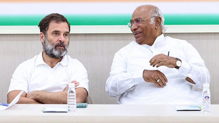 ಅಪಶಕುನ, ಜೇಬುಗಳ್ಳತನ ಹೇಳಿಕೆ: ರಾಹುಲ್, ಖರ್ಗೆ ವಿರುದ್ಧ ಆಯೋಗಕ್ಕೆ ಬಿಜೆಪಿ ದೂರು