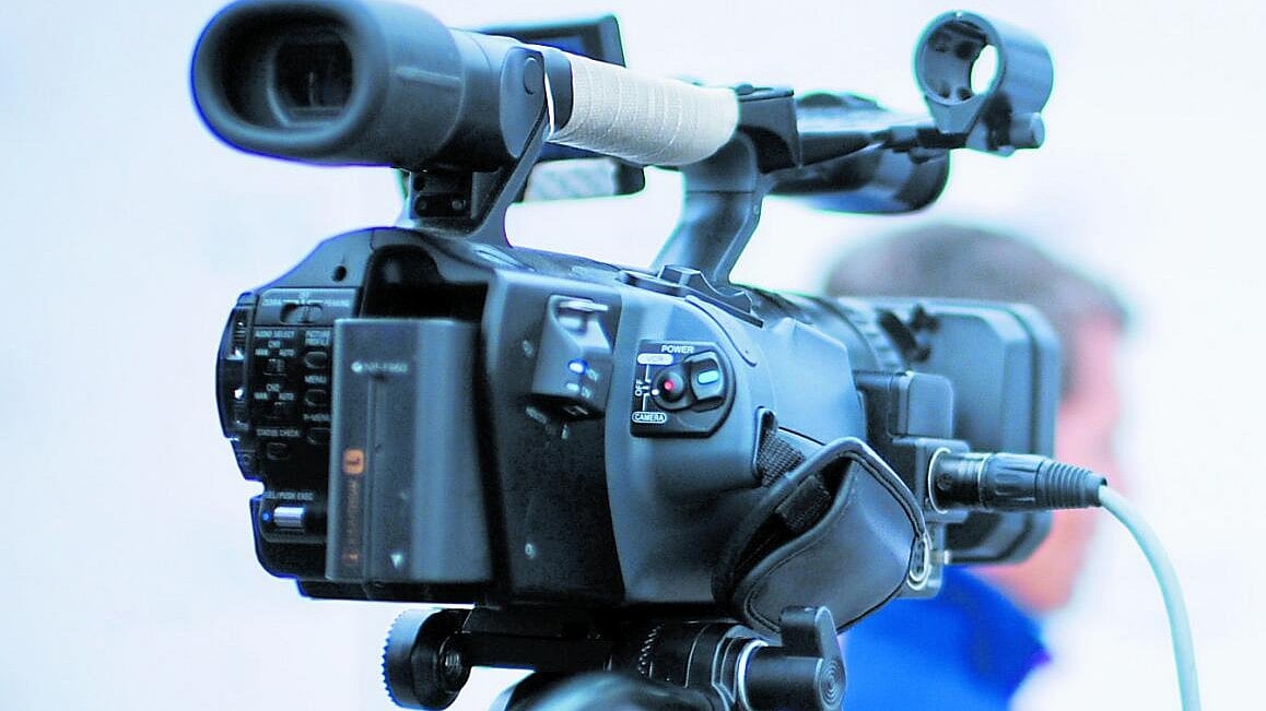 ಆಳ –ಅಗಲ | ಮಾಧ್ಯಮ ನಿರ್ಬಂಧಕ್ಕೆ ಎಲ್ಲರೂ ಮುಂದು...