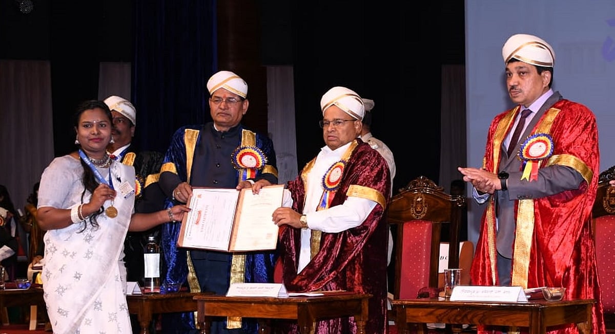 ಕೆಎಸ್‌ಓಯು ಬಿ.ಇಡಿ ಪರೀಕ್ಷೆಯಲ್ಲಿ ಇಬ್ಬರು ಮಕ್ಕಳ ತಾಯಿ ರಾಜ್ಯಕ್ಕೆ ಪ್ರಥಮ: ಚಿನ್ನದ ಪದಕ