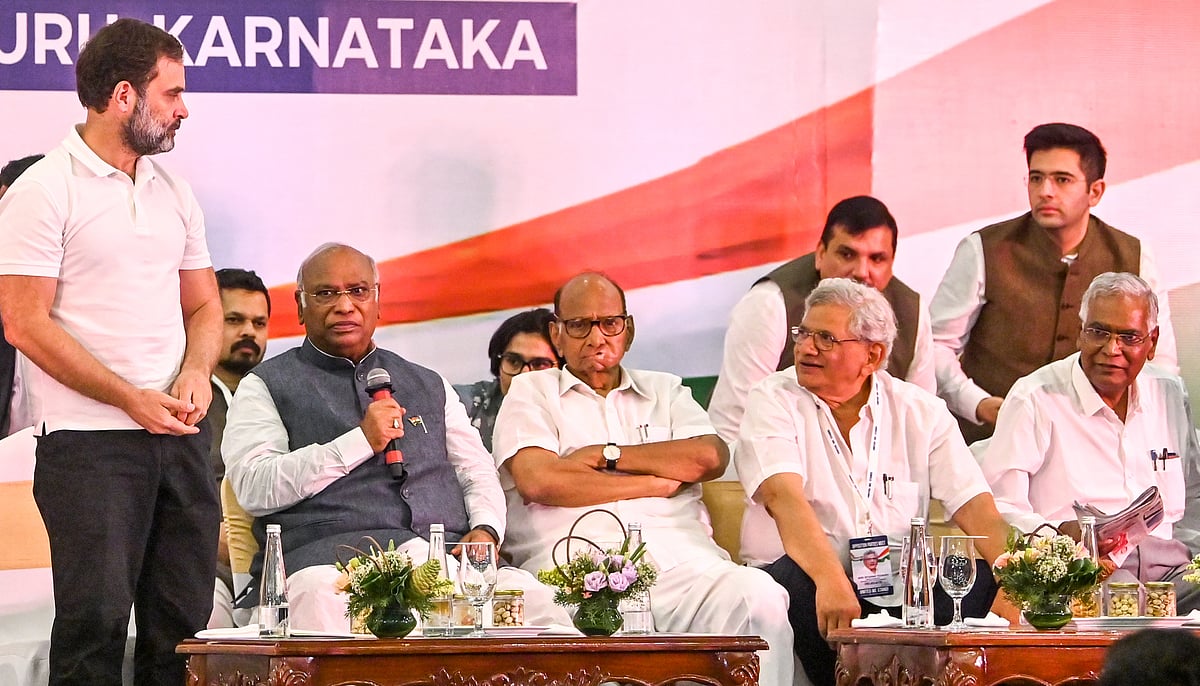 ಎನ್‌ಡಿಎ ಮಣಿಸಲು ‘ಇಂಡಿಯಾ’ ಅಣಿ: ಬಿಜೆಪಿಯೇತರ 26 ವಿರೋಧ ಪಕ್ಷಗಳ ಮಹಾ ಮೈತ್ರಿಕೂಟ 