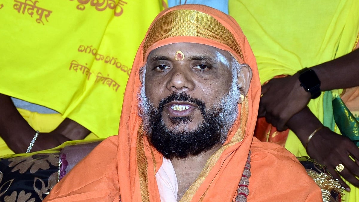 ಬೀದರ್‌: ರಂಭಾಪುರಿ ಶ್ರೀಗಳಿಂದ ಇಷ್ಟಲಿಂಗ ಮಹಾಪೂಜೆ