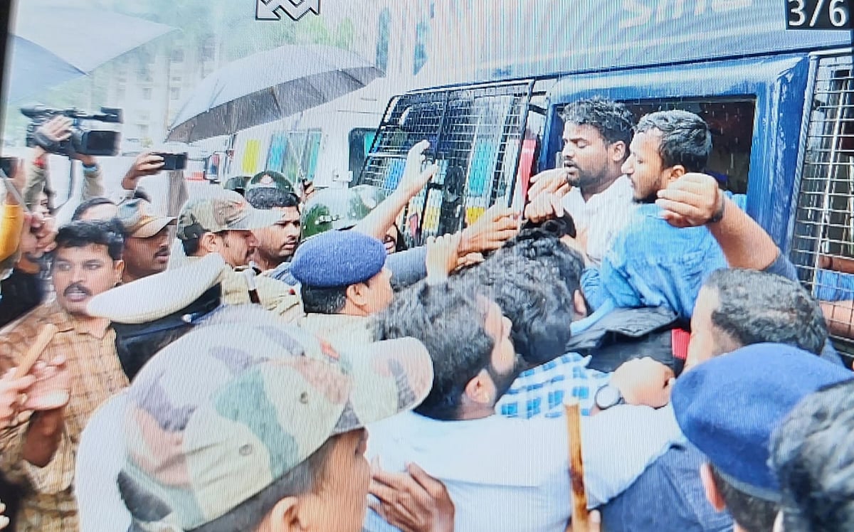 ಶಿವಮೊಗ್ಗ: ರಾಜ್ಯಪಾಲರ ಭಾಷಣದ ವೇಳೆ ಕುಲಪತಿ ವಿರುದ್ಧ ಧಿಕ್ಕಾರದ ಕೂಗು 