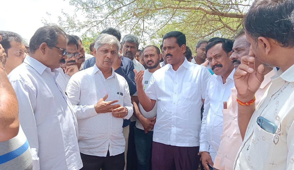 ಶಿಡ್ಲಘಟ್ಟ | ನಗರದ ಹೊರವಲಯಲ್ಲಿ ಬೈಪಾಸ್ ರಸ್ತೆ ನಿರ್ಮಿಸಲು ಸೂಚನೆ