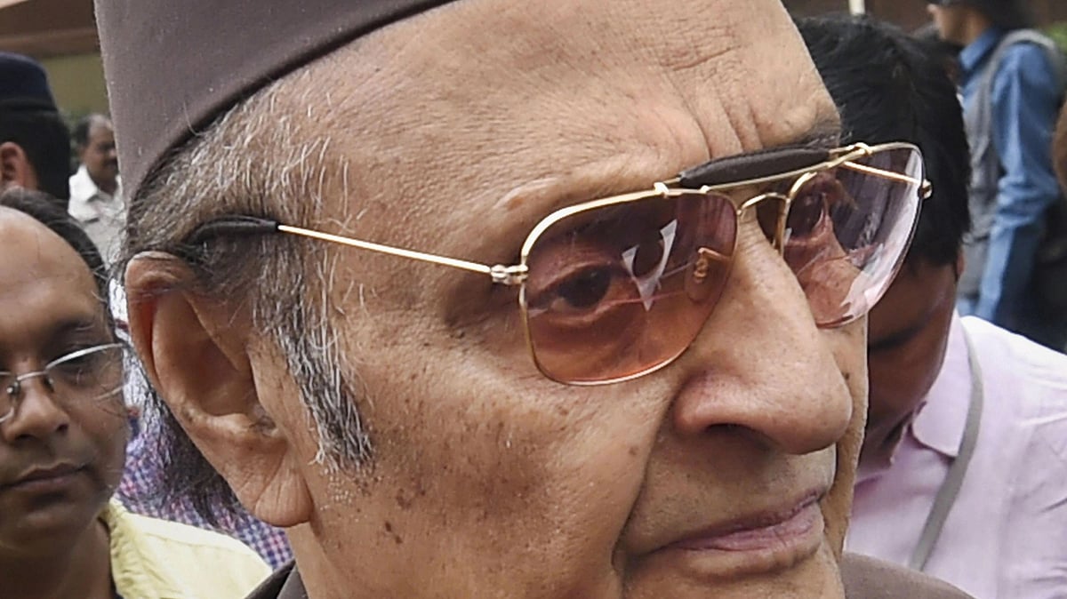 ದೇಗುಲದಲ್ಲಿ ವಸ್ತ್ರ ಸಂಹಿತೆ: ಕರಣ್ ಸಿಂಗ್ ಬೆಂಬಲ