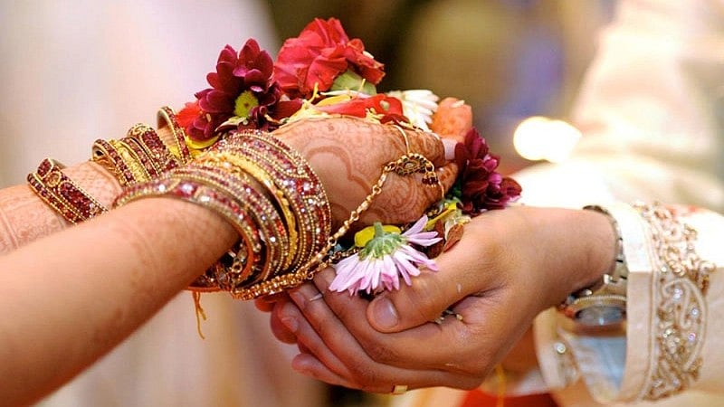 ಶಿಡ್ಲಘಟ್ಟ: ಪ್ರೀತಿಸಿ ಕೈಕೊಟ್ಟ ಯುವಕನಿಗೆ ಥಳಿಸಿ ಮದುವೆ ಮಾಡಿಕೊಂಡ ಯುವತಿ