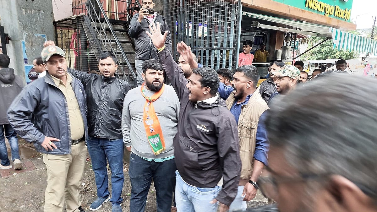 ಸಭೆಗೆ ನುಗ್ಗಿ ಸಚಿವ ಮಧು ಬಂಗಾರಪ್ಪ ವಿರುದ್ಧ BJP ಯುವ ಮೋರ್ಚಾ ಕಾರ್ಯಕರ್ತರ ಘೋಷಣೆ