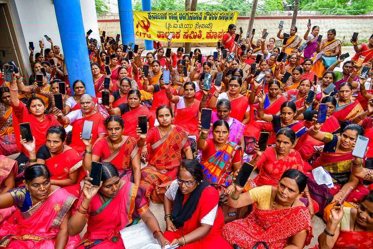 Karnataka Budget 2024| ಅಂಗನವಾಡಿ ಕಾರ್ಯಕರ್ತೆಯರಿಗೆ 75,938 ಸ್ಮಾರ್ಟ್ ಫೋನ್‌