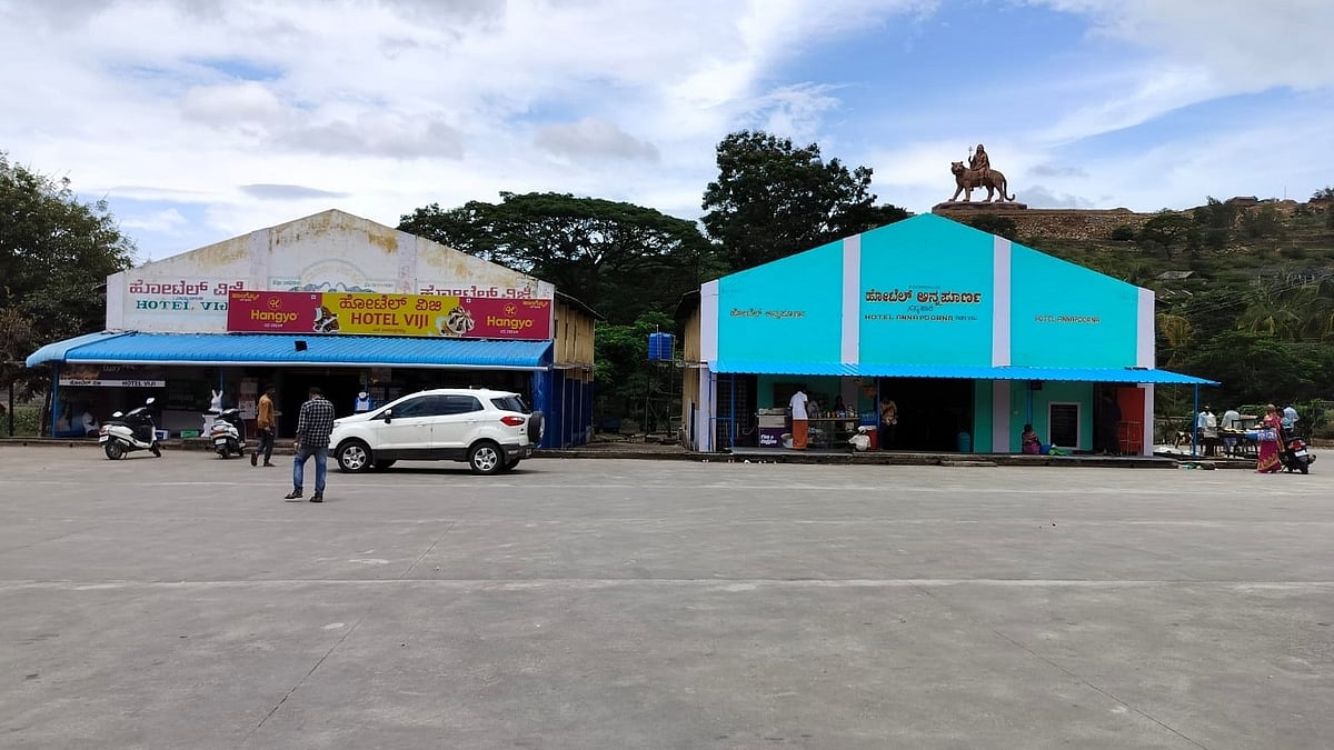 ಮಹದೇಶ್ವರ ಬೆಟ್ಟ: ಹೋಟೆಲ್‌ಗಳಾಗಿ ಬದಲಾದ ಬಸ್‌ ತಂಗುದಾಣ