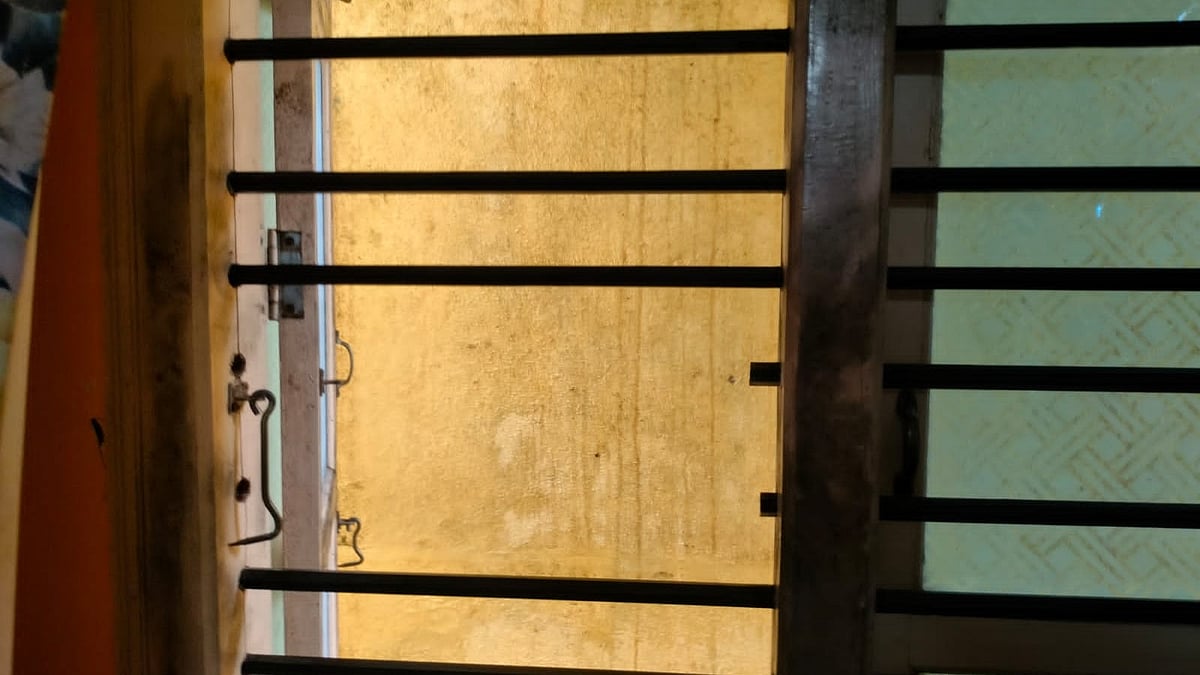 ಉಪನ್ಯಾಸಕನ ಮನೆಯಲ್ಲಿ ₹ 33.60 ಲಕ್ಷ ಮೌಲ್ಯದ ಬಂಗಾರ, ಬೆಳ್ಳಿ ಆಭರಣ, ನಗದು ಕಳ್ಳತನ