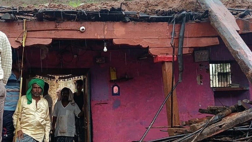 ಬೈಲಹೊಂಗಲ | ಮನೆ ಕುಸಿದು 13 ಮಂದಿಗೆ ಗಾಯ