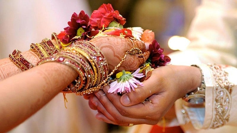 ಧಾರವಾಡ | ಮದುವೆ ಫೋಟೊ ಕೊಡದ ಛಾಯಾಗ್ರಾಹಕನಿಗೆ ದಂಡ