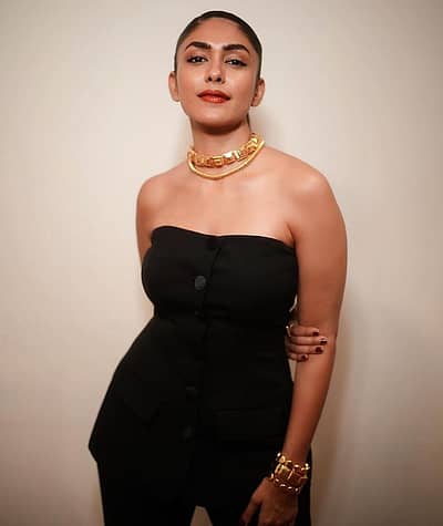 ಕಪ್ಪು ಉಡುಗೆಯಲ್ಲಿ ಮಿಂಚಿದ ‘ಸೀತಾರಾಮ’ ಬೆಡಗಿ ಮೃಣಾಲ್ ಠಾಕೂರ್