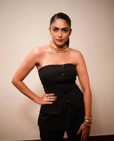 ಕಪ್ಪು ಉಡುಗೆಯಲ್ಲಿ ಮಿಂಚಿದ ‘ಸೀತಾರಾಮ’ ಬೆಡಗಿ ಮೃಣಾಲ್ ಠಾಕೂರ್