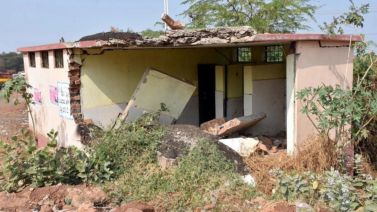 ವಿಜಯಪುರ:  ಶೌಚಾಲಯ ಕುಸಿದು ಮೂವರು ಮಹಿಳೆಯರಿಗೆ ಗಾಯ 