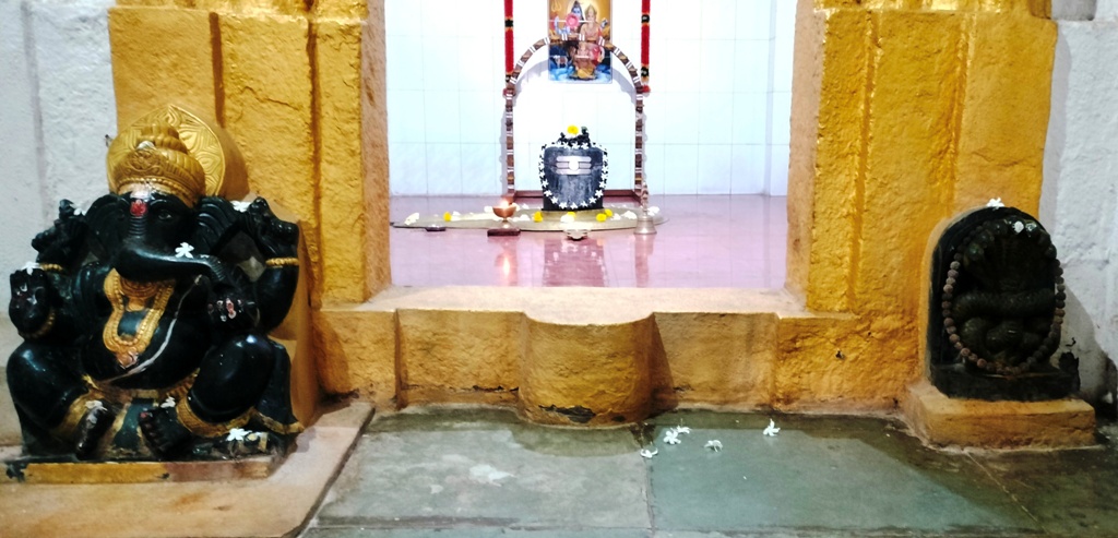 ಜಮಖಂಡಿ:ಜಂಬುಕೇಶ್ವರ ಗರ್ಭಗುಡಿ