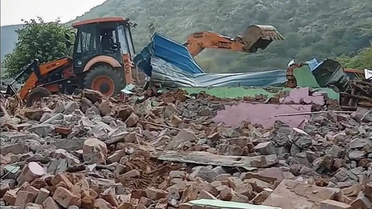 ನೂಹ್‌: 2 ಡಜನ್ ಔಷಧ ಮಳಿಗೆ ಸೇರಿ 60ಕ್ಕೂ ಹೆಚ್ಚು ಅಂಗಡಿಗಳು ನೆಲಸಮ