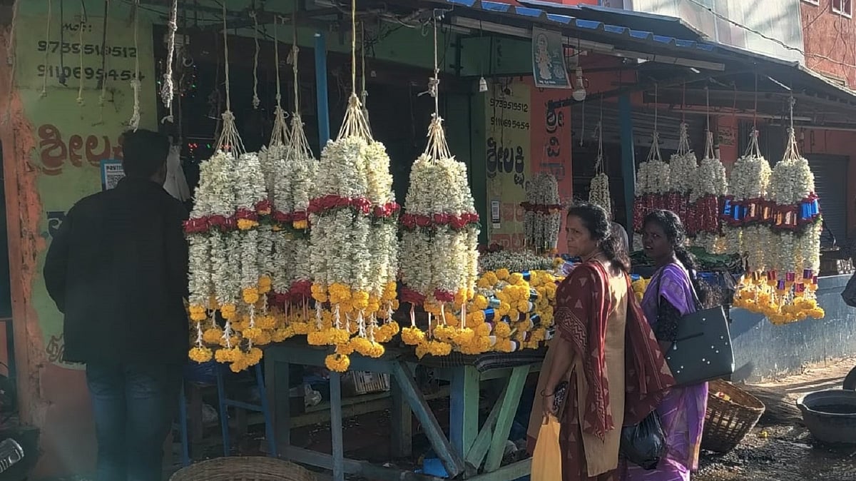 ಚಾಮರಾಜನಗರ ಮಾರುಕಟ್ಟೆ ವಿಶ್ಲೇಷಣೆ: ಹೂವು, ಬಾಳೆಹಣ್ಣು, ಈರುಳ್ಳಿ ತುಟ್ಟಿ