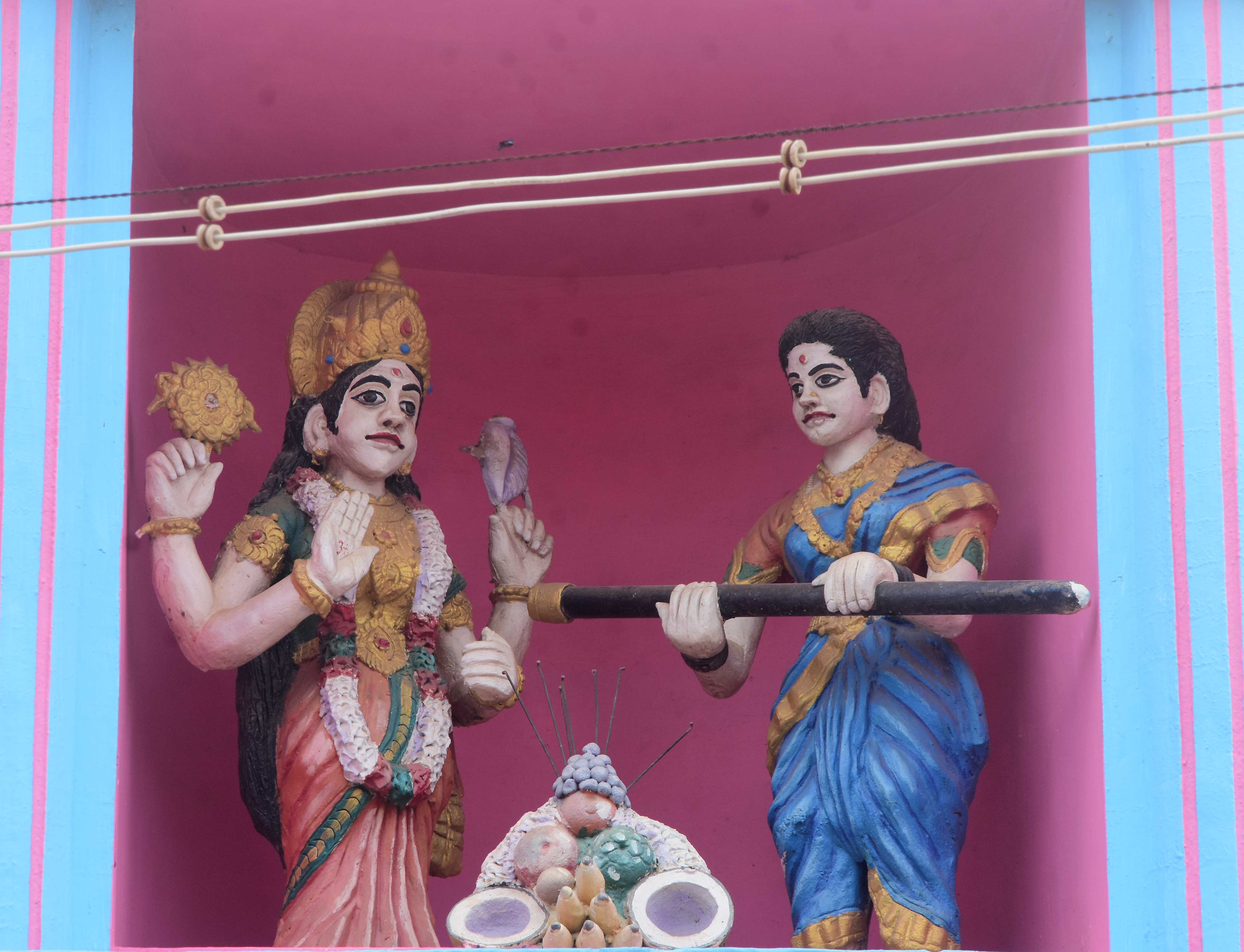ಚಿತ್ರದುರ್ಗದ ಅಗಸನಕಲ್ಲು ಬಡಾವಣೆಯಲ್ಲಿ ಒನಕೆ ಓಬವ್ವಗೆ ನಿರ್ಮಾಣವಾಗಿರುವ ದೇಗುಲ.
