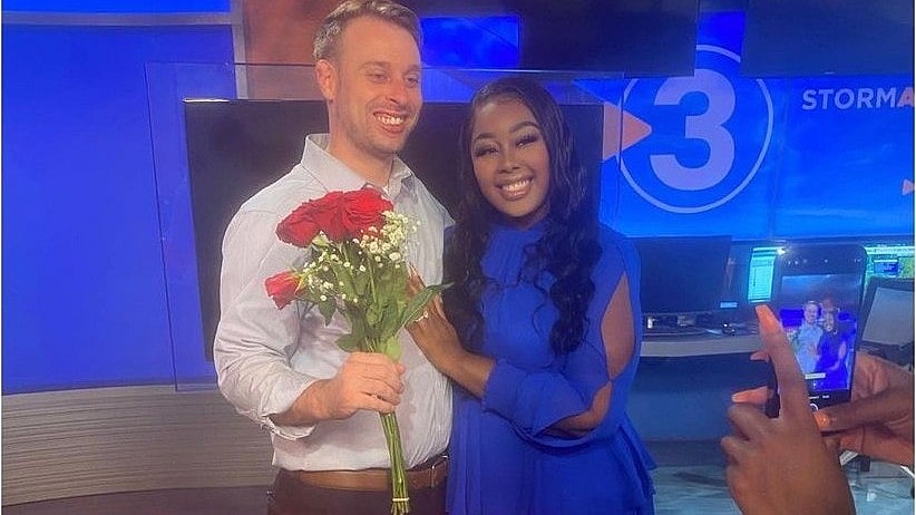 Video: ನೇರಪ್ರಸಾರ ಕಾರ್ಯಕ್ರಮದಲ್ಲಿ ನಿರೂಪಕಿಗೆ ಪ್ರೇಮ ನಿವೇದನೆ ಮಾಡಿದ ಪತ್ರಕರ್ತ