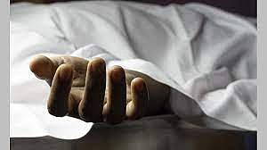 ಚಲಿಸುತ್ತಿದ್ದ ರೈಲಿಗೆ ಸಿಲುಕಿ ಮಹಿಳೆ ಆತ್ಮಹತ್ಯೆ