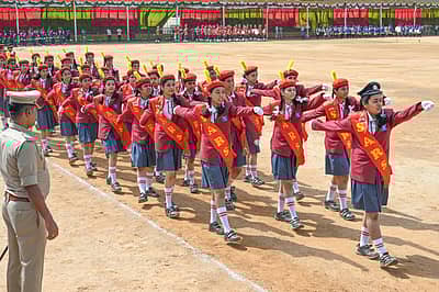 ಆರ್ಮಿ ಸ್ಕೂಲ್ ಬಾಲಕಿಯರಿಂದ ಪರೇಡ್ ಸಿದ್ಧತೆ
